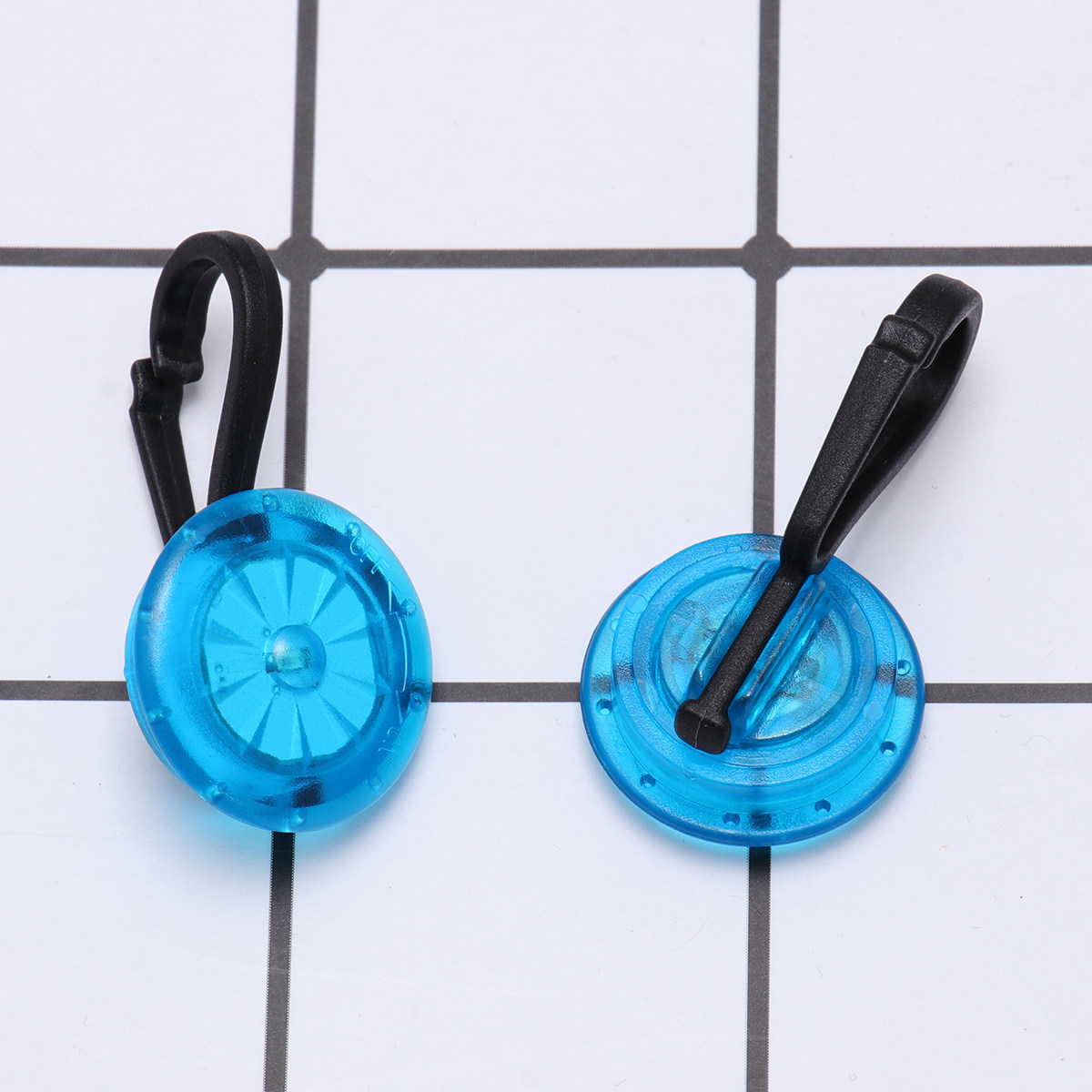 Running Visibility Gear - 2個入り ミニLED安全ライト 防水クリップ式 ストロボライト バックパックや荷物に取り付け可能 屋外での夜間ランニングや反射材として使用可能