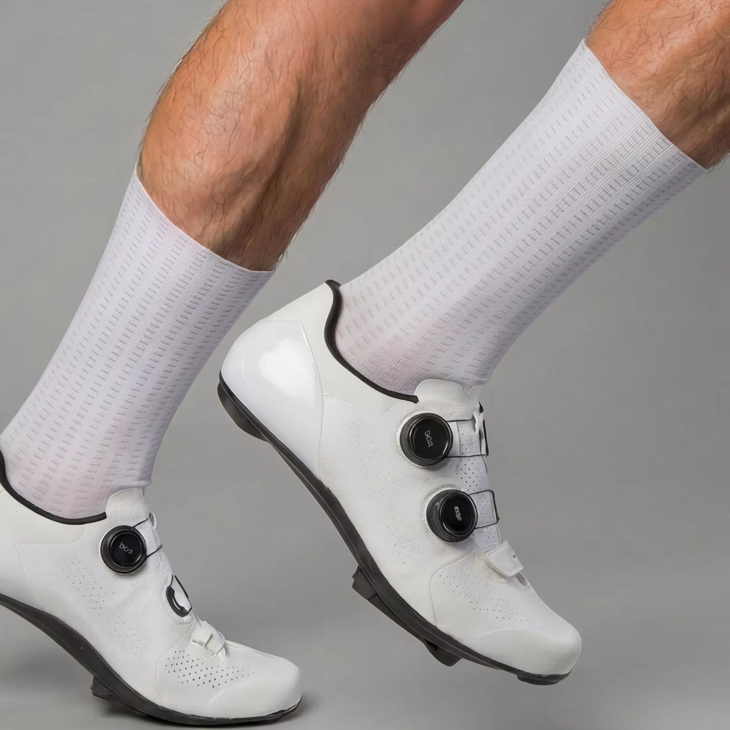 Sports Socks - プロ仕様の男女兼用エアロサイクリングソックス。通気性に優れ、伸縮性が高く、風を防ぎ、シリコン製の滑り止め加工が施されたスポーツソックス。