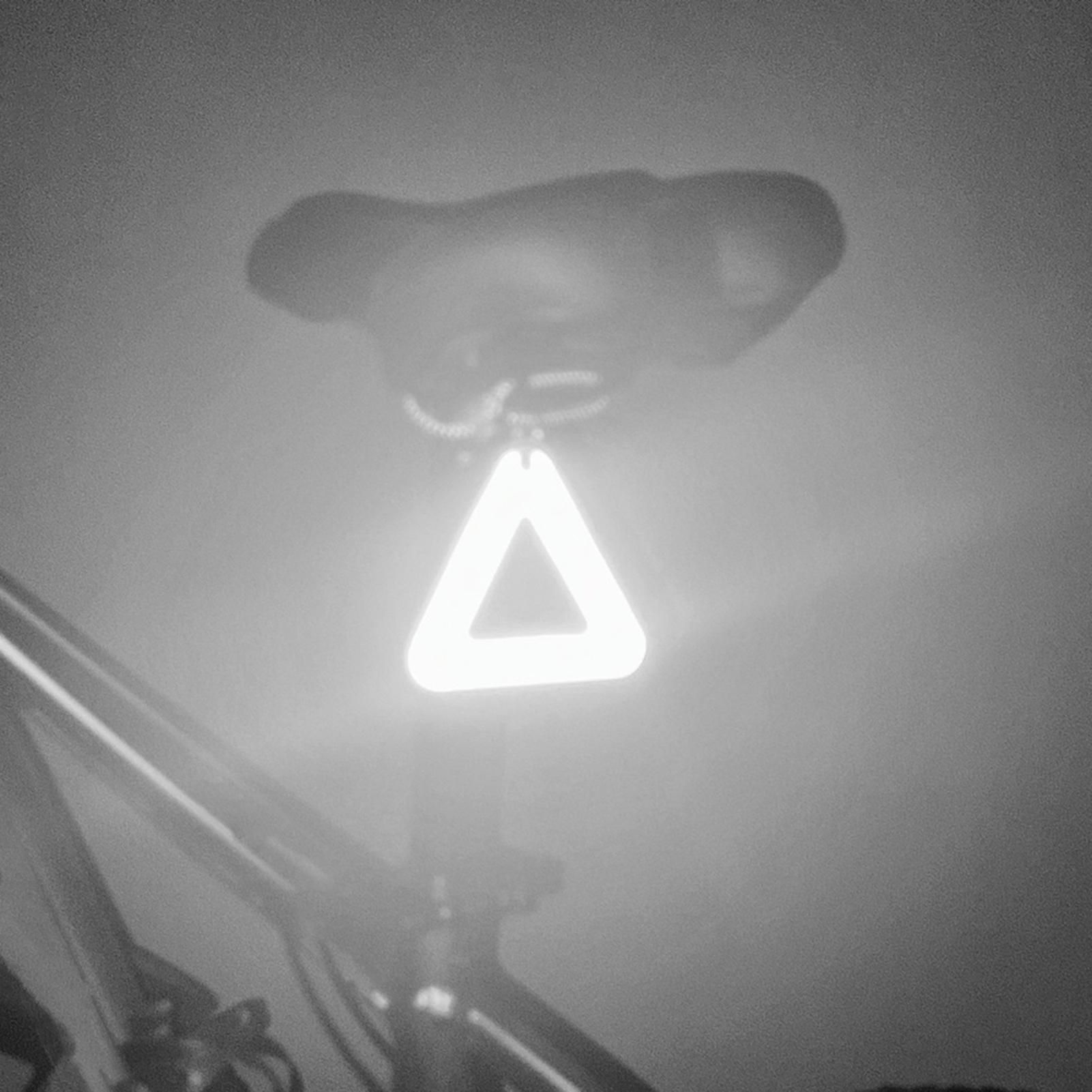 反射ペンダント 高視認性三角形安全バイクギア 夜間ランニング - Running Visibility Gear のレビューと価格